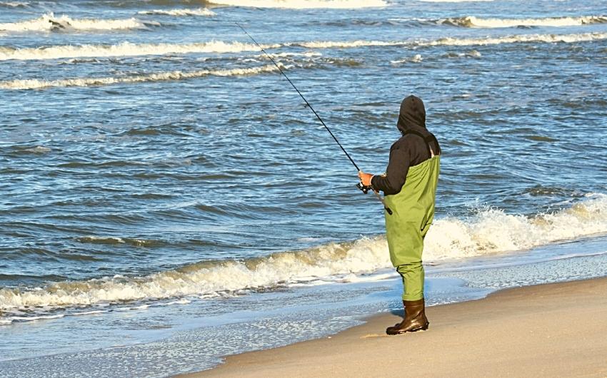 where to cast surf fishing