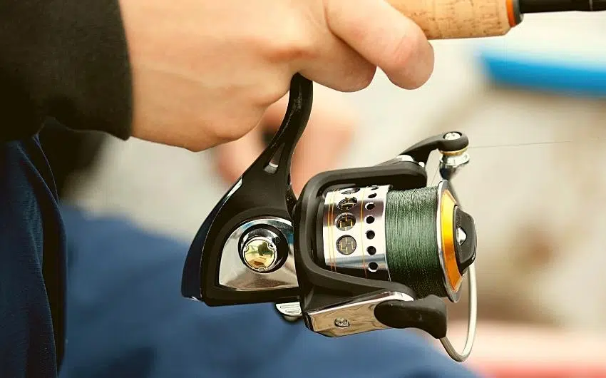 how much fishing line to put on a spinning reel